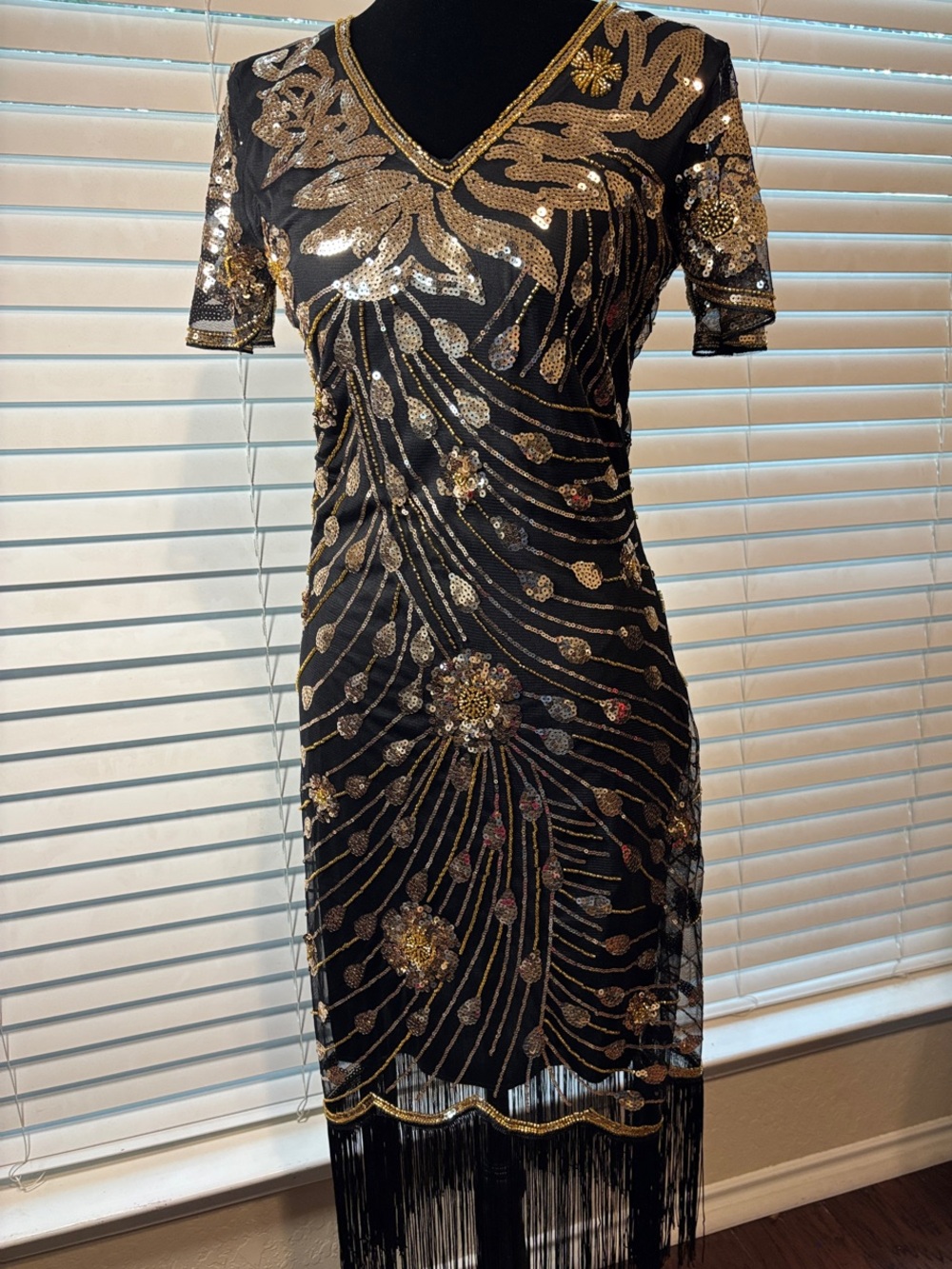 Yessa 1920s Black and Gold Sequin Peacock Flapper Dress Mini SkaterFringe Gatsby